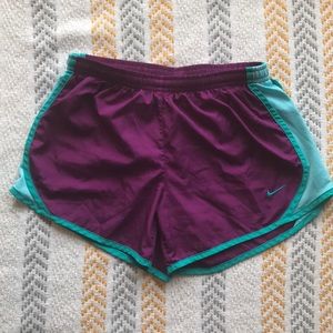 NIKE Tempo Shorts - Girls L